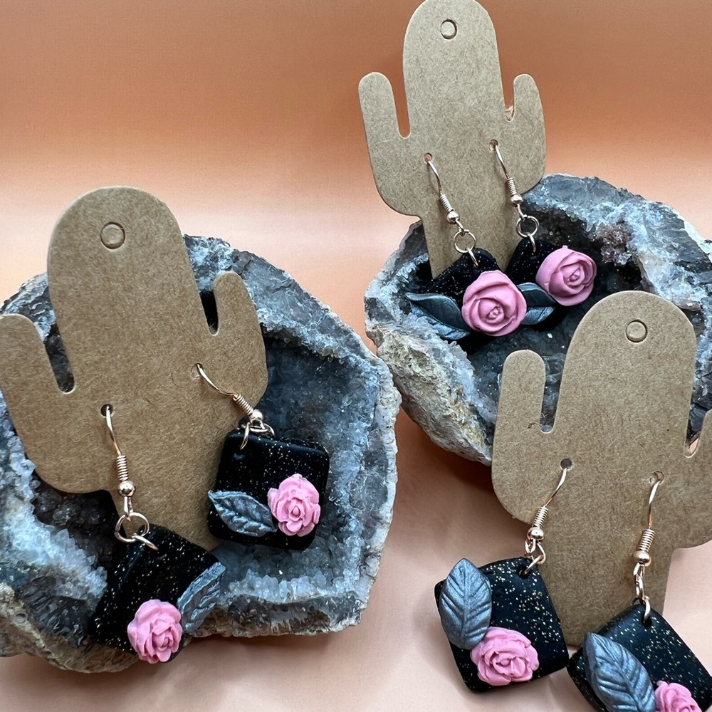 Handmade clay earrings. Black sparkles, pink roses and silver leaves